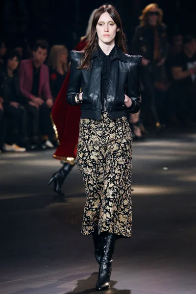 Look 24